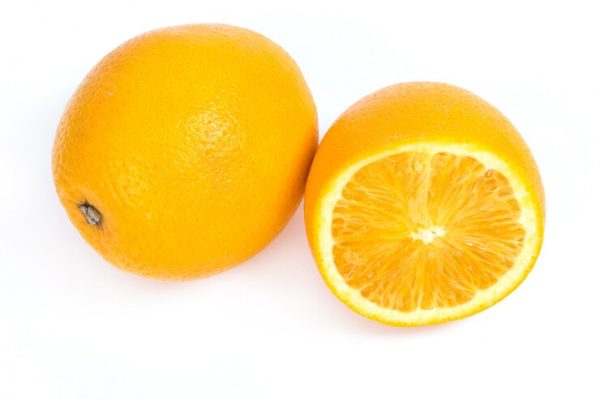 delicious-orange-white_144627-16389