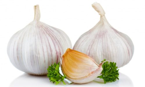garlic-parsley-leaves-isolated-white_80510-502